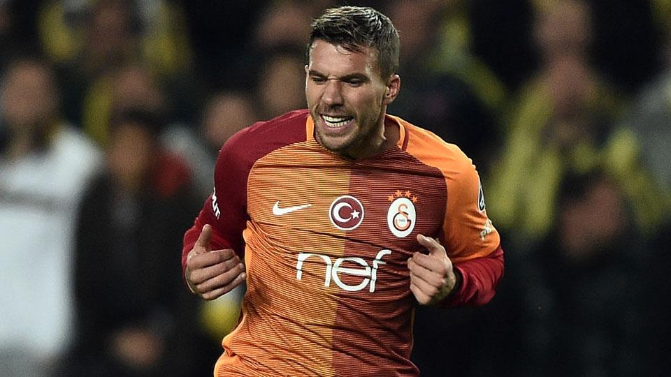 Lukas%20Podolski%20diminati%20oleh%20Beijing%20Guoan.